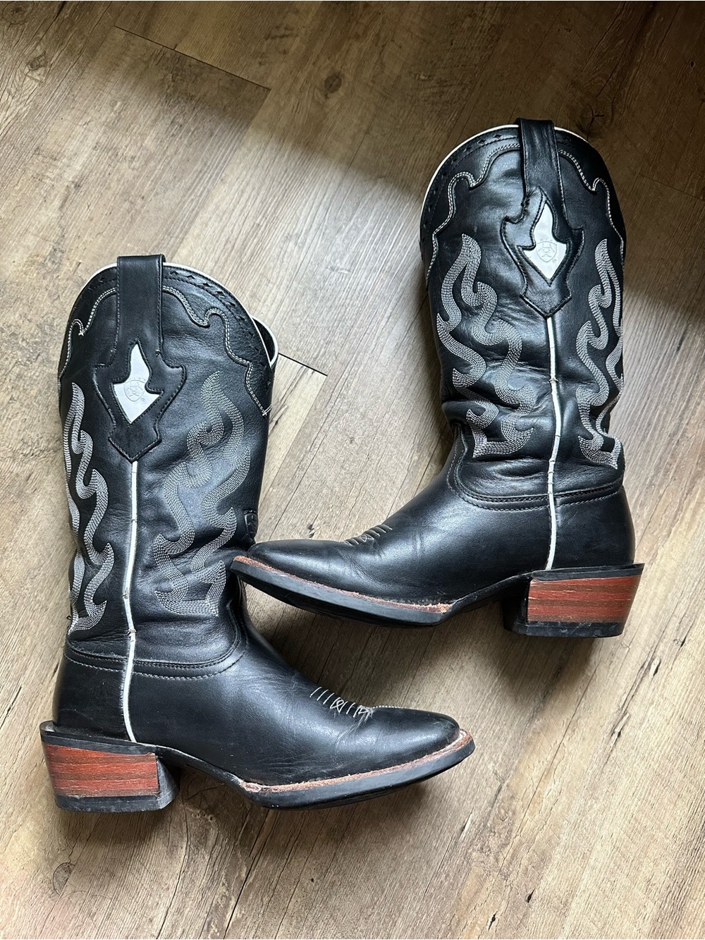 🤠Ariat cowboy boots